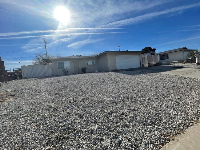 Primary Photo - Victorville, 3 Bedroom, 2 Bathrooms, Large...