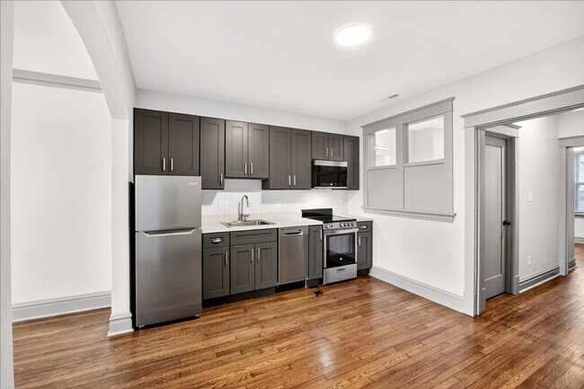 Building Photo - Pizza Prynce