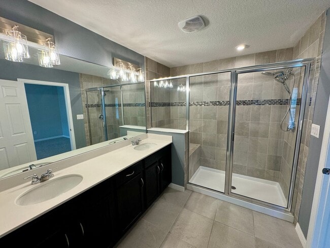 Building Photo - FOR RENT - Fantastic end unit townhouse in...