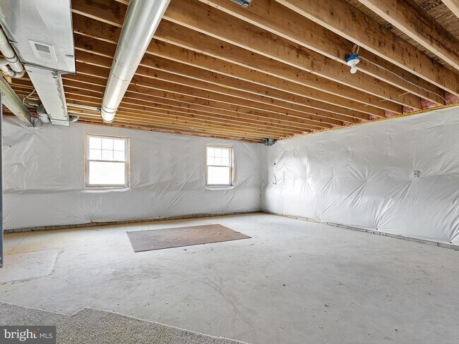Building Photo - 240 Baldy Ln