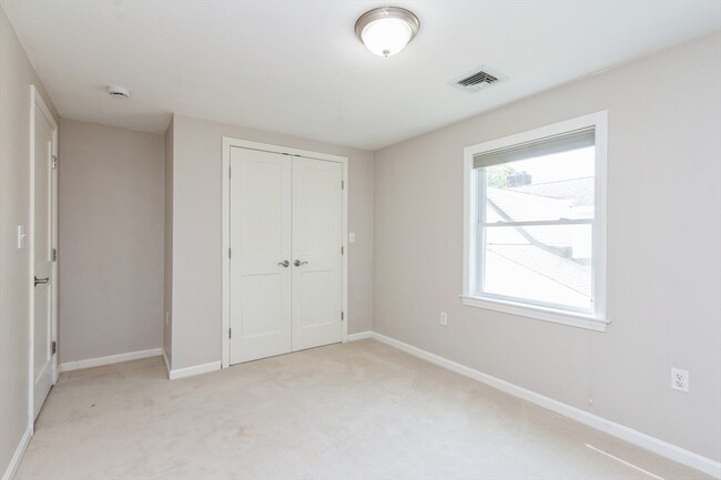 Building Photo - 37 Philbrick Rd