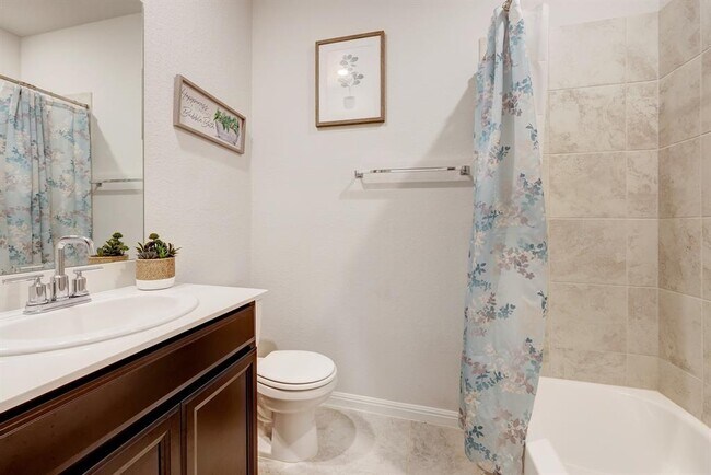 Building Photo - 206 Creek Hollow Dr