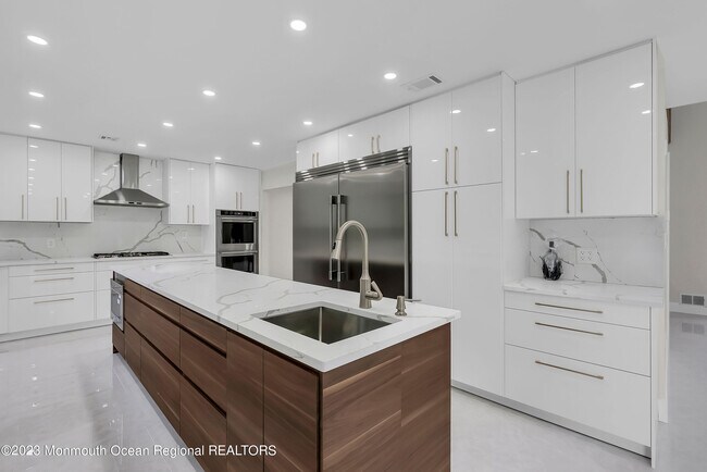 Building Photo - 265 Whalepond Rd