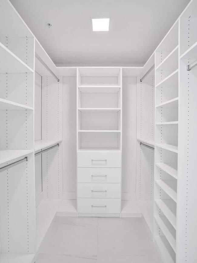 Building Photo - 900 N Ocean Blvd