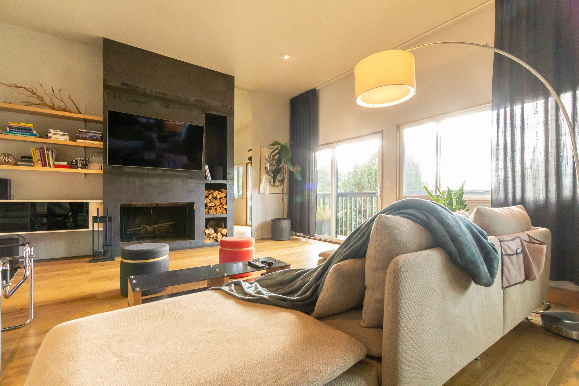 LIving room - 5955 Fern St