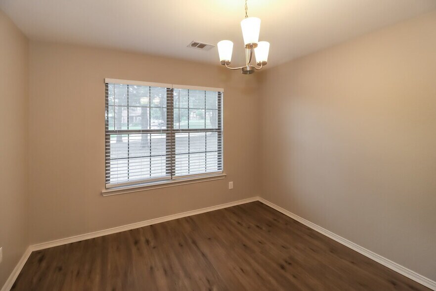 Building Photo - 1005 Red Cedar Way