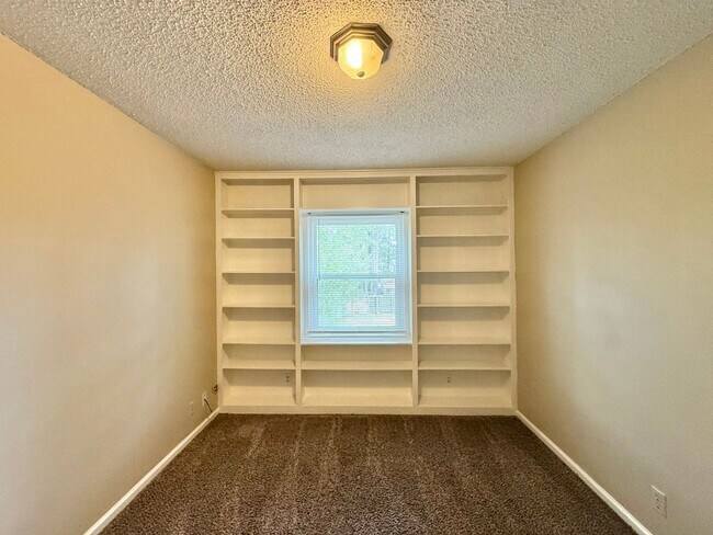 Building Photo - Delmar Dr. 2510/2512