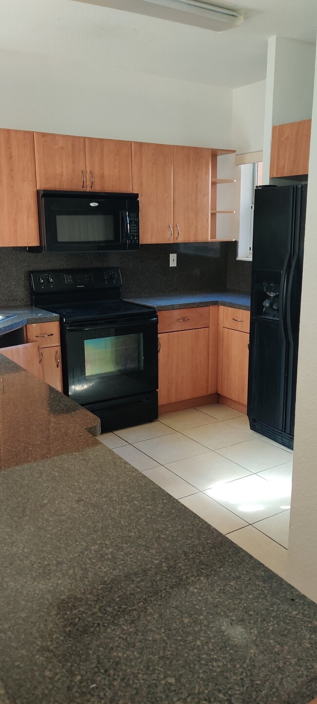 Building Photo - 605 SW 10th St