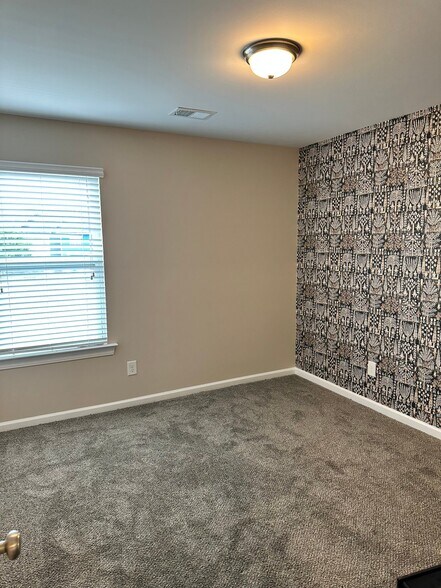 Building Photo - 156 Top Forest Drive