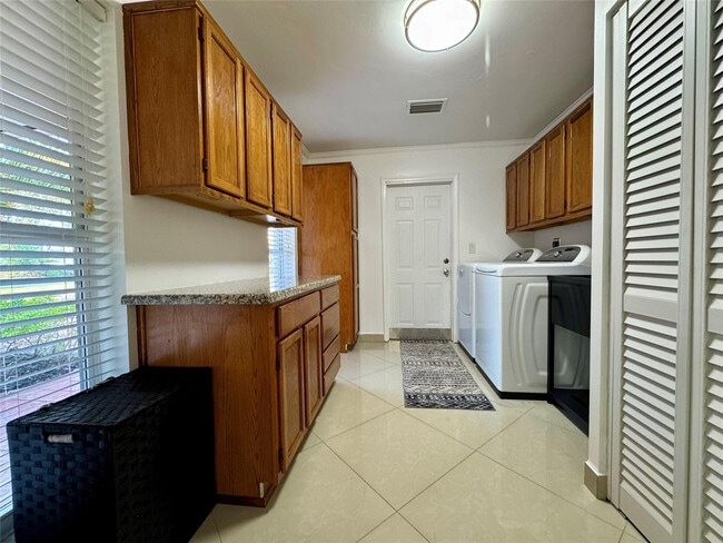 Building Photo - 481 W Tropical Way