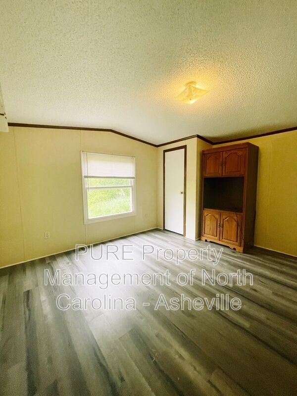 Building Photo - 61 Page Dr