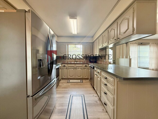 Building Photo - Almost Ready! 2 Bedroom 1 Bath ON Lake Palestine!