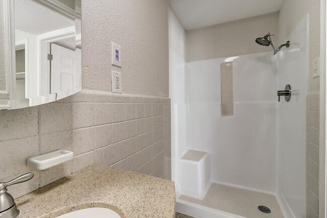 Building Photo - 722 Ralston Ave