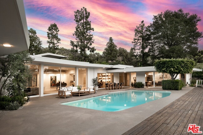 Building Photo - 1121 Loma Vista Dr