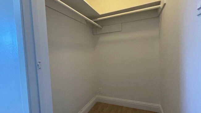 Building Photo - 4BD/3BA - Modern Home in Convenient Location: Updated Features, Near Parks & Shops, Pet-Friendly ...