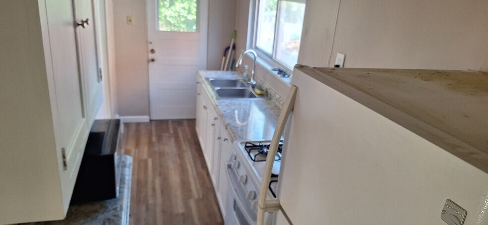 Kitchen - 635 5th St