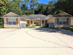 Building Photo - GREAT 3/2 Duplex READY FOR IMMEDIATE MOVE-...