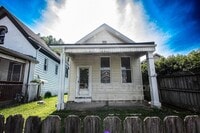 Building Photo - 914 Harriet St
