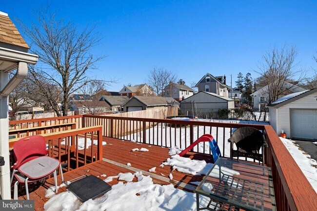 Building Photo - 233 Melrose Ave