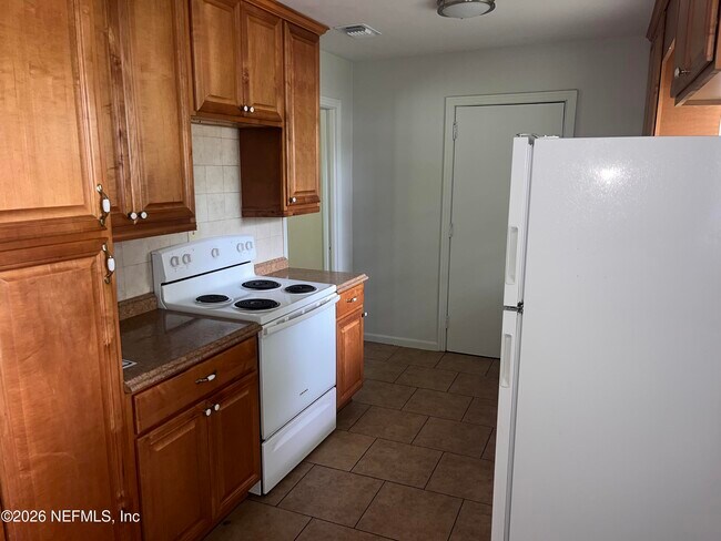 Building Photo - 6560 Barmer Dr S