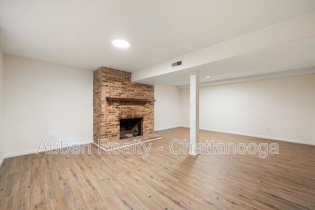 Building Photo - 4015 Shady Oak Dr