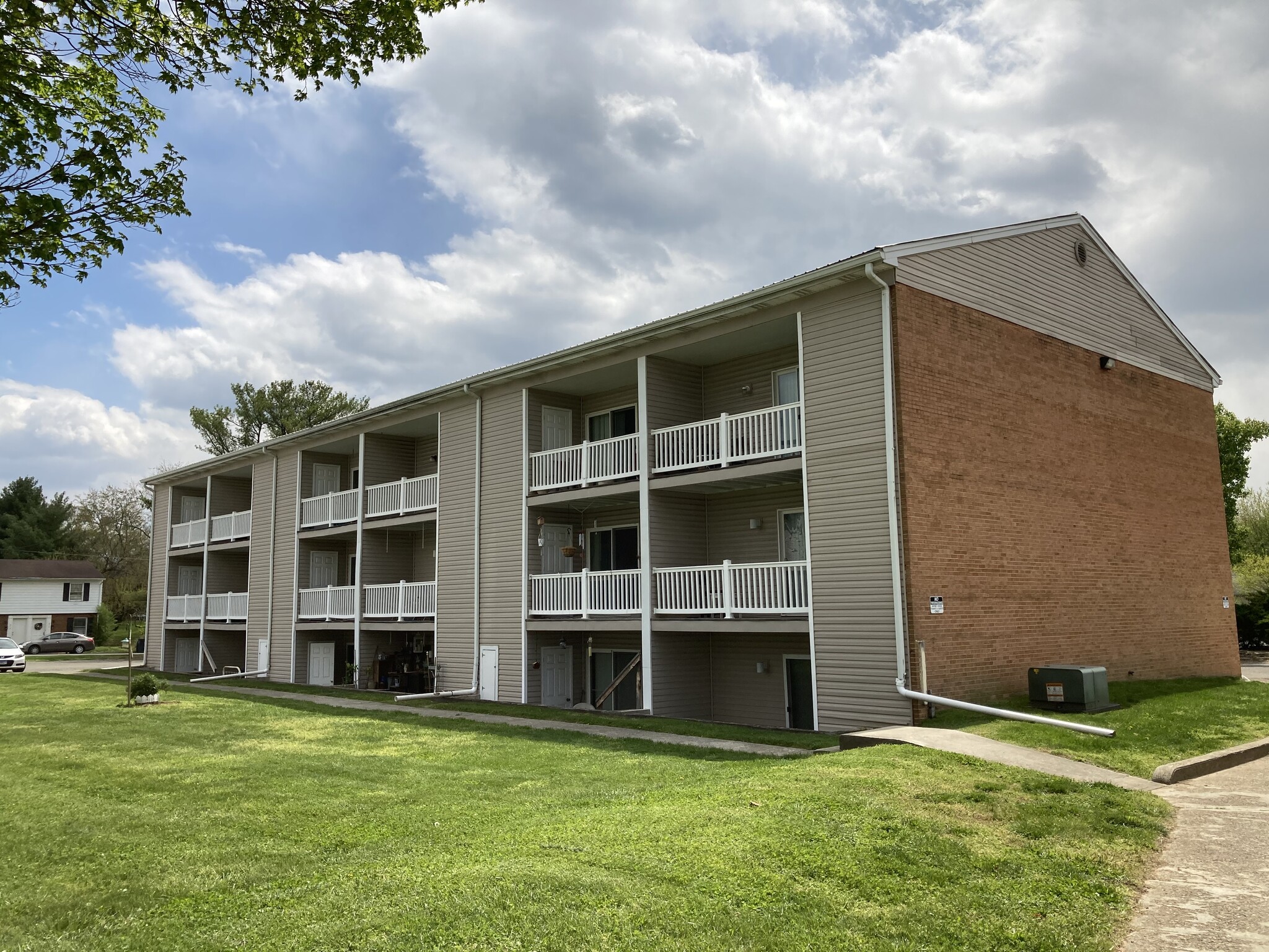 Building Photo - 807 Whitney Ave NW