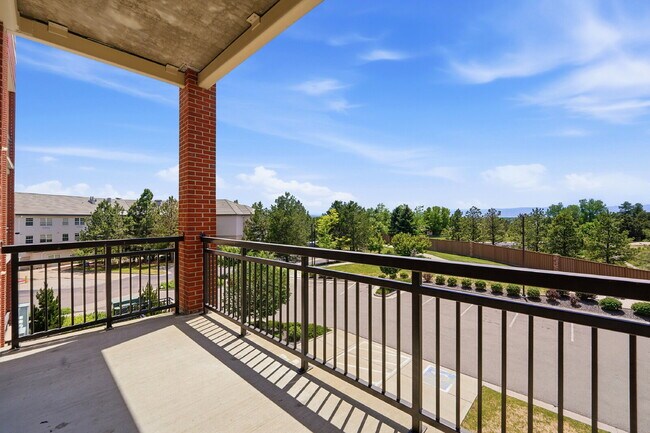 Building Photo - $3,045.95 with $400 off the first month's rent, 2 Beds - 2 Bath, Condo in Denver with Unobstructe...