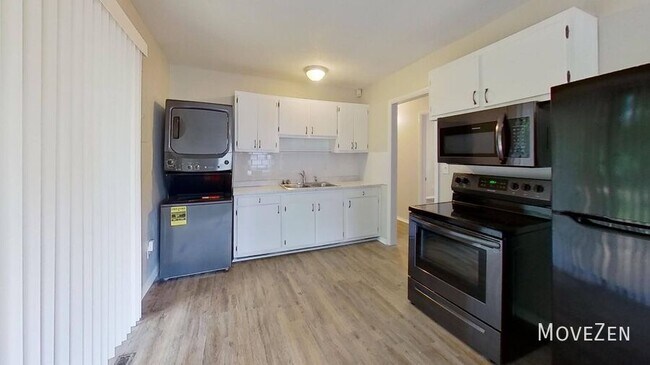 Building Photo - 4201 Carlyle Dr