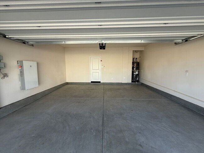Building Photo - 36549 Altisima Dr