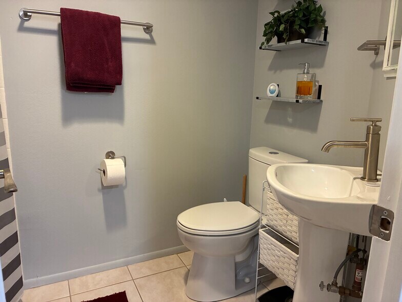 Building Photo - 19505 Quesada Ave