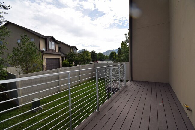 Building Photo - Great 3 Bed 2.5 Bath Townhome in Great Location!!!