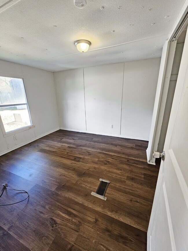 Building Photo - 412 McElhaney Rd