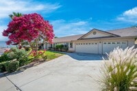 Building Photo - Spacious 4 Bedroom 3.5 Baths with Views!!