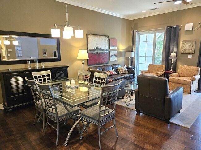 Building Photo - Seasonal Short-Term 2 Bedroom, 2.5 Bath Multi-Level Condo with Balcony and Patio located on Venic...