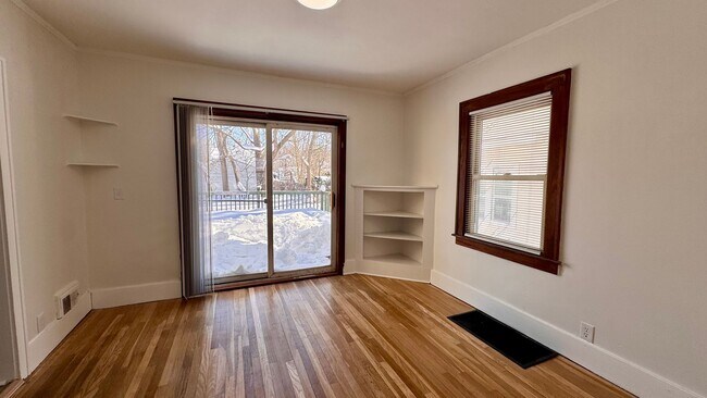 Building Photo - 1716 Linden Ave SE