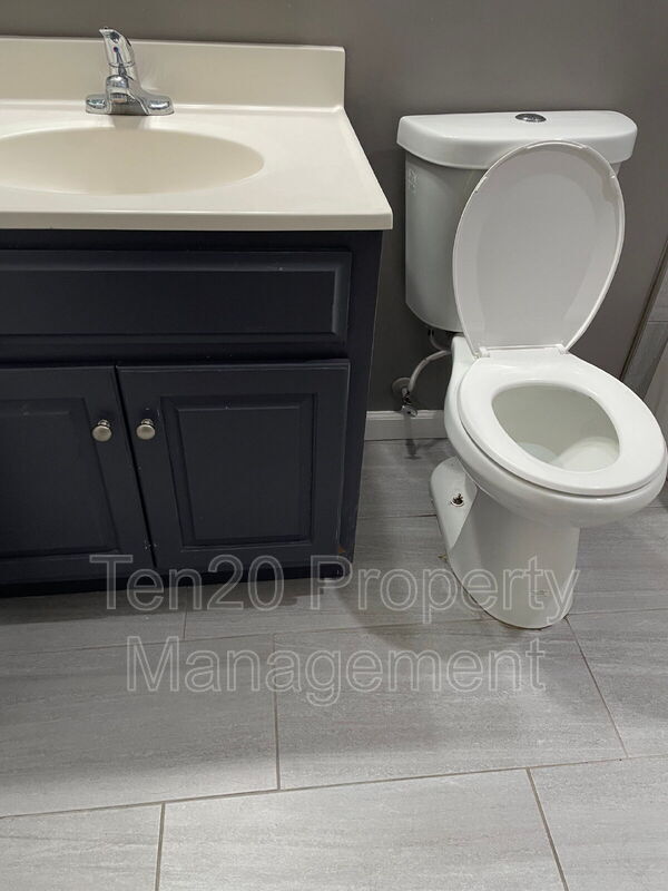 Building Photo - 3211 Maricopa Dr