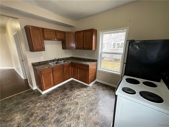 Building Photo - 222 Academy St