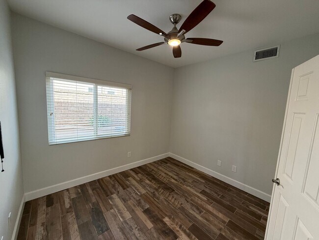 Building Photo - 635 Aliento Way