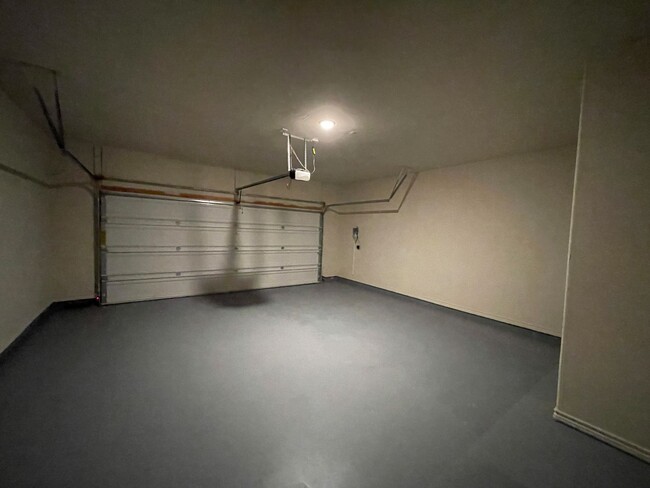 Building Photo - 3240 Valentino Dr