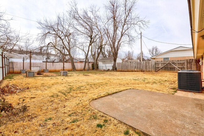Building Photo - 8544 SW 75th St