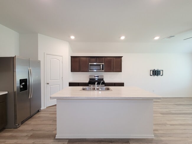 Building Photo - 23651 Silver Concord Dr