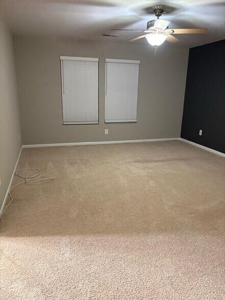 Building Photo - 722 Sinclair Dr