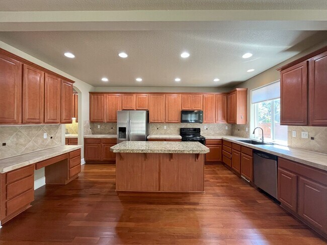 Building Photo - Bright & Airy Home with Granite Kitchen, V...