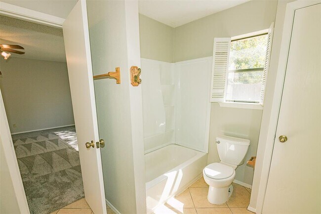 Building Photo - 3302 Gallop Cove