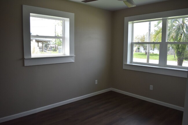 Building Photo - "Spacious 4-Bedroom Retreat in Panama City...