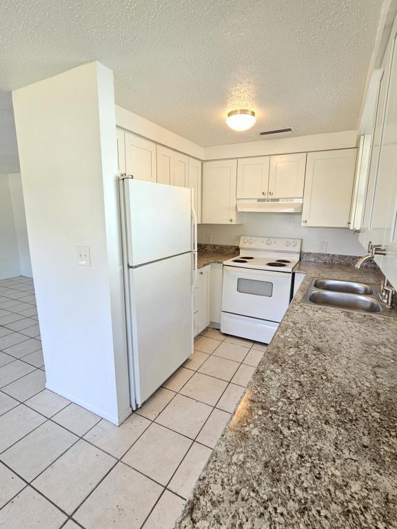 Building Photo - 914 67th Ave W