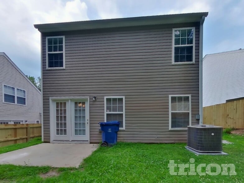 Building Photo - 261 Silver Ridge Dr