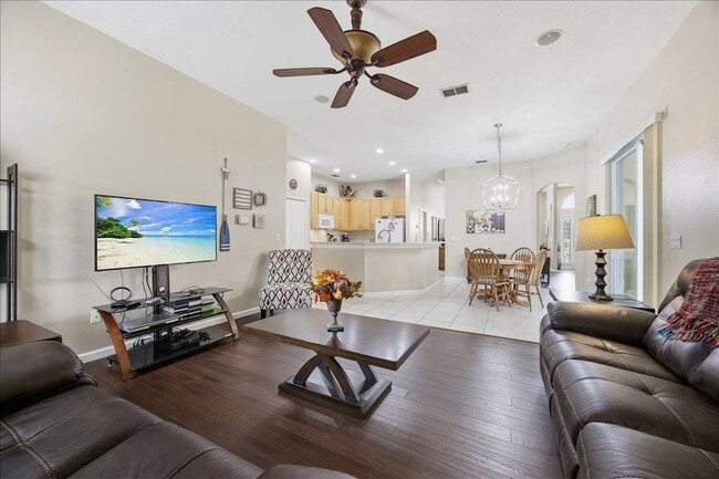 Building Photo - 722 Brighton Dr