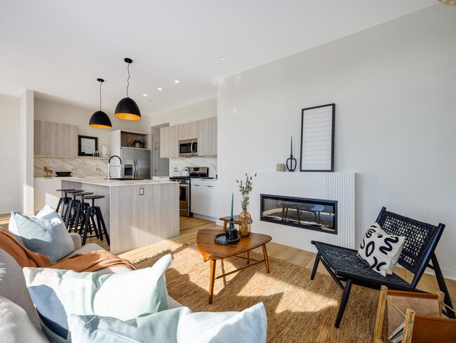 Building Photo - 6336 W Belmont Ave