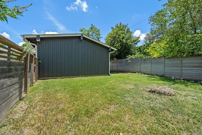 Building Photo - 6707 Columbia Dr